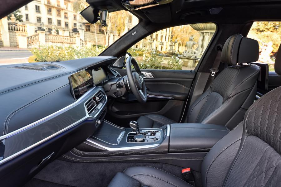 Интерьер BMW X7 M50d (G07) 2019 года  (ZA) (фото 3 из 26)